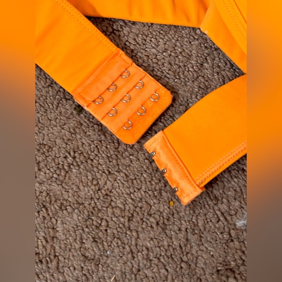 NVGTN sports bra Orange size Extra Small with bra clasps removable padding - Picture 5 of 6
